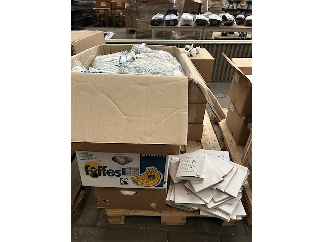 Partij schoonmaakartikelen w.o. afwasborstels - afbeelding 1 van  8