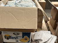 Partij schoonmaakartikelen w.o. afwasborstels - afbeelding 1 van  8