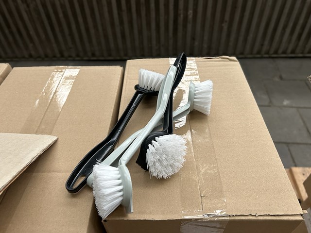 Partij schoonmaakartikelen w.o. afwasborstels - afbeelding 2 van  8