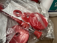 Partij schoonmaakartikelen w.o. korrelzeep en hand cleaner - afbeelding 5 van  7