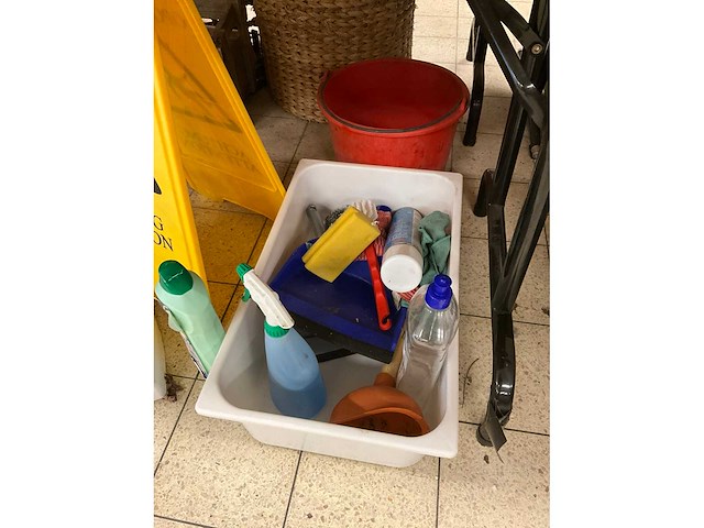 Partij schoonmaakartikelen - afbeelding 3 van  6