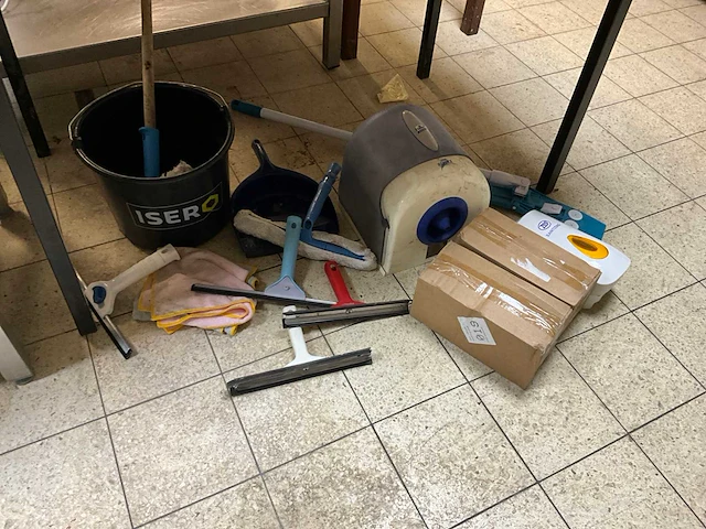 Partij schoonmaakartikelen - afbeelding 2 van  6