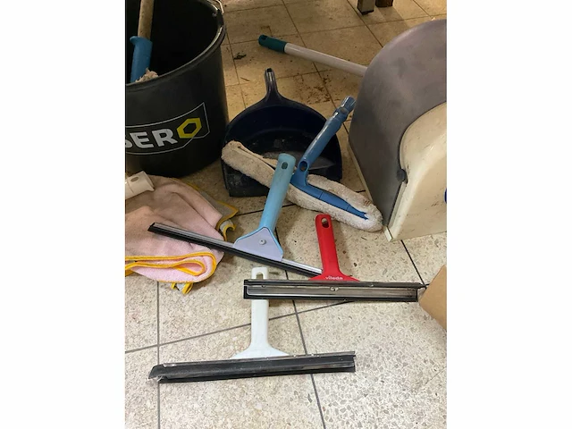 Partij schoonmaakartikelen - afbeelding 4 van  6