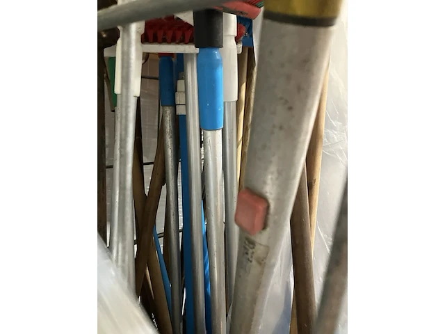 Partij schoonmaakartikelen - afbeelding 3 van  8