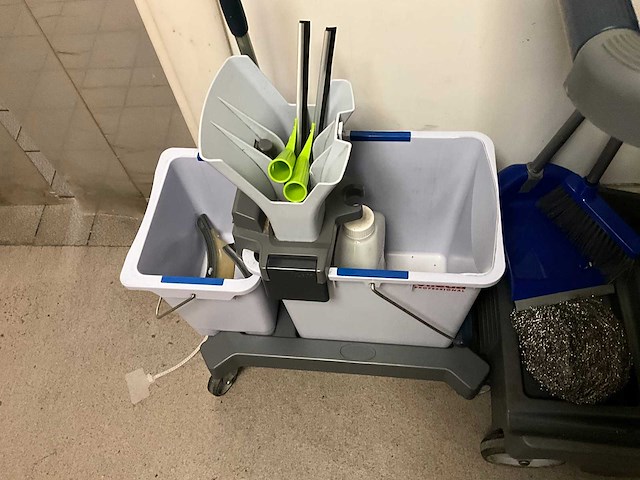 Partij schoonmaakbenodigdheden - afbeelding 4 van  4