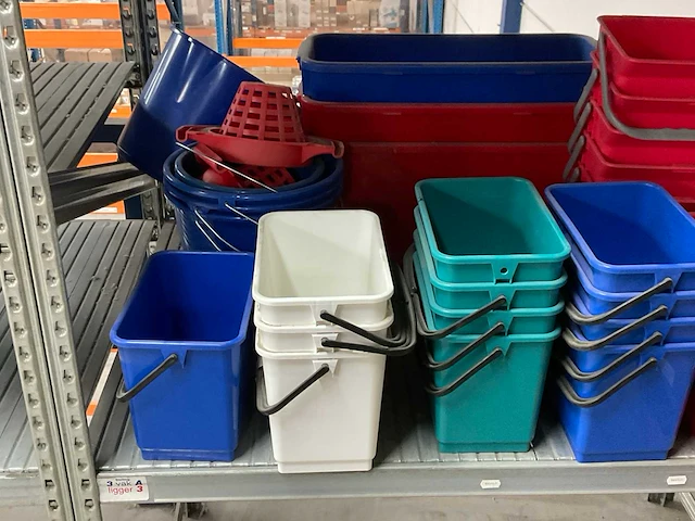 Partij schoonmaakemmers - afbeelding 2 van  3