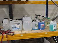 Partij schoonmaakgerei en middelen - afbeelding 1 van  6