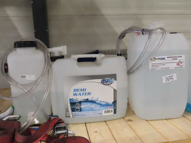 Partij schoonmaakgerei en middelen - afbeelding 4 van  6