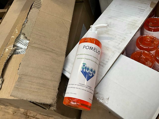 Partij schoonmaakmiddel - afbeelding 2 van  18