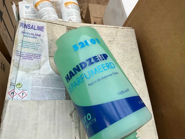 Partij schoonmaakmiddel - afbeelding 14 van  18