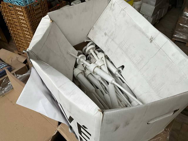 Partij schoonmaakmiddel - afbeelding 2 van  14