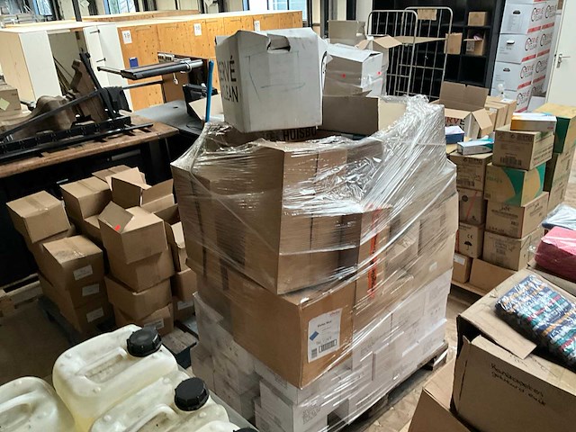 Partij schoonmaakmiddel - afbeelding 1 van  14