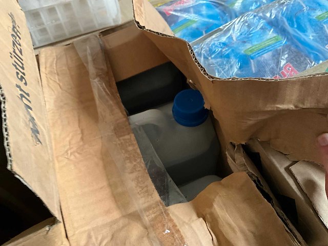 Partij schoonmaakmiddel - afbeelding 13 van  15