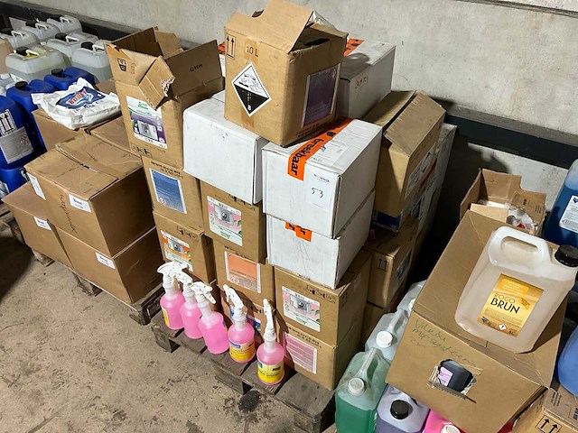 Partij schoonmaakmiddel - afbeelding 1 van  11