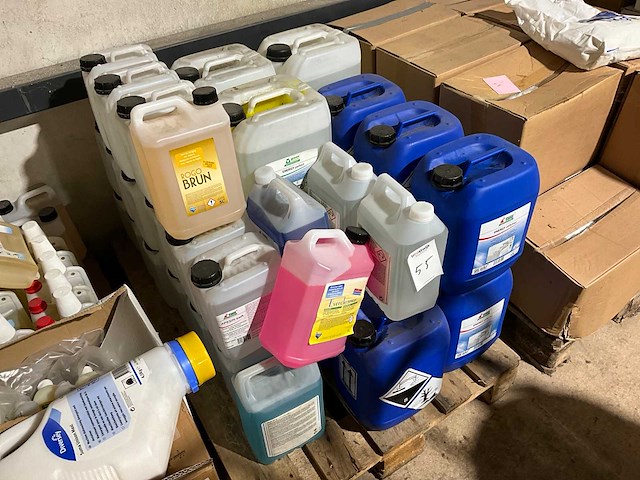 Partij schoonmaakmiddel - afbeelding 1 van  7