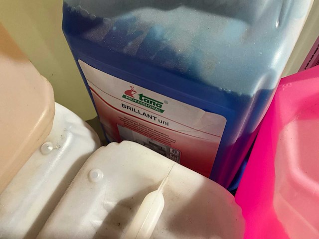 Partij schoonmaakmiddel - afbeelding 6 van  7