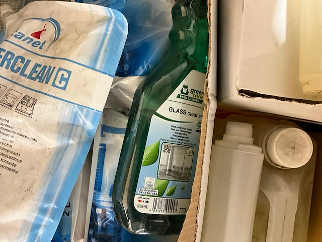 Partij schoonmaakmiddel - afbeelding 7 van  11