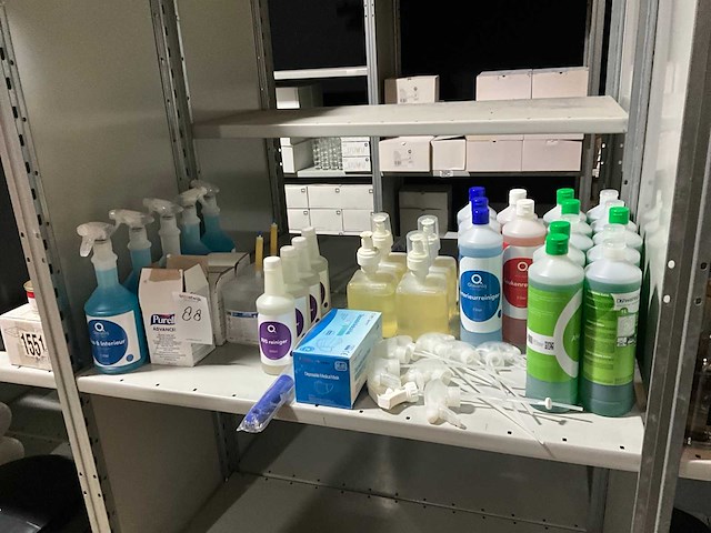 Partij schoonmaakmiddel - afbeelding 1 van  14