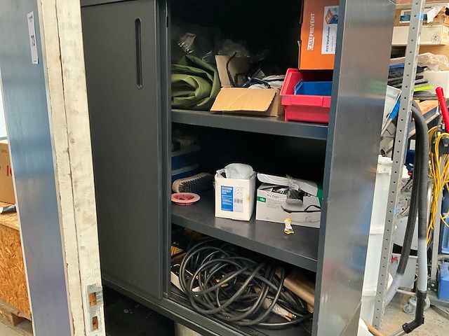 Partij schoonmaakmiddelen en apparatuur - afbeelding 5 van  13