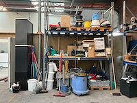 Partij schoonmaakmiddelen en apparatuur - afbeelding 1 van  13