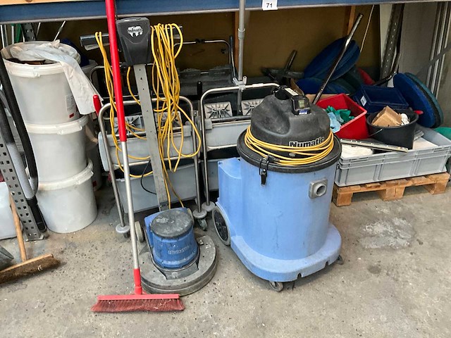 Partij schoonmaakmiddelen en apparatuur - afbeelding 6 van  13