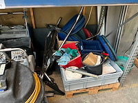 Partij schoonmaakmiddelen en apparatuur - afbeelding 7 van  13