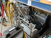 Partij schoonmaakmiddelen en apparatuur - afbeelding 8 van  13