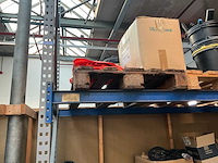 Partij schoonmaakmiddelen en apparatuur - afbeelding 12 van  13