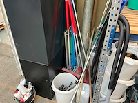 Partij schoonmaakmiddelen en apparatuur - afbeelding 13 van  13