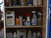 Partij schoonmaakmiddelen o.a. hg vuilafstotende polish voor kunststof, wasbenzine & ammoniak - afbeelding 1 van  5