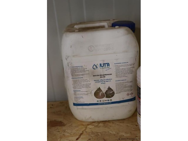 Partij schoonmaakmiddelen o.a. mos-en groenreiniger, brand & roetreiniger - afbeelding 4 van  5