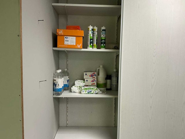 Partij schoonmaakmiddelen - afbeelding 2 van  10