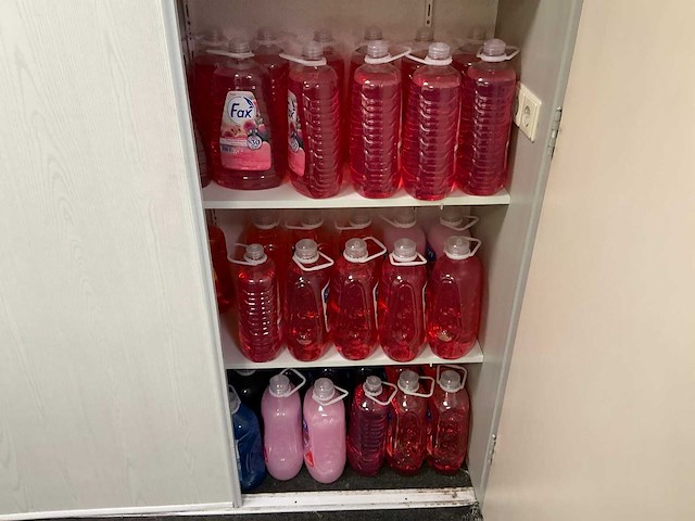 Partij schoonmaakmiddelen - afbeelding 6 van  10