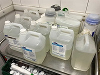 Partij schoonmaakmiddelen - afbeelding 2 van  4