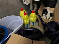 Partij schoonmaakmiddelen - afbeelding 5 van  9