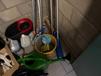 Partij schoonmaakmiddelen - afbeelding 7 van  9