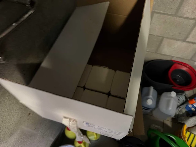 Partij schoonmaakmiddelen - afbeelding 8 van  9