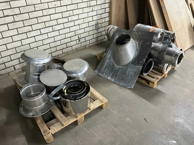 Partij schoorsteen buizen - afbeelding 1 van  7