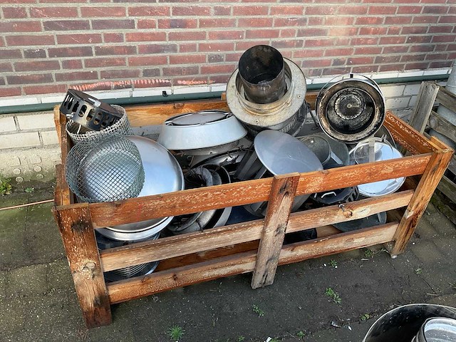 Partij schoorsteenkappen - afbeelding 1 van  3