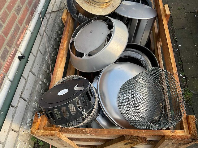 Partij schoorsteenkappen - afbeelding 2 van  3