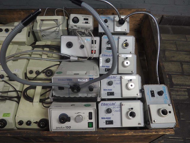 Partij schott, fiber-lite en andere koudlichtbronnen - afbeelding 3 van  8