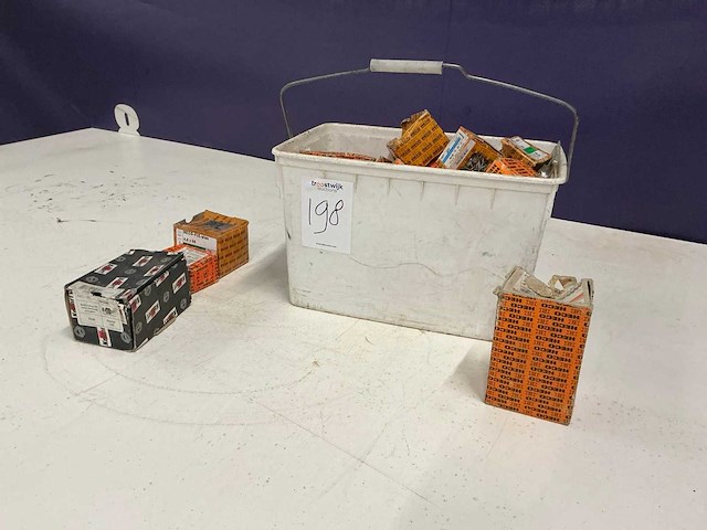 Partij schroef en bevestigingsmateriaal - afbeelding 1 van  5