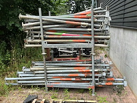 Partij schroefstempels in 2 stapelbokken - afbeelding 2 van  8