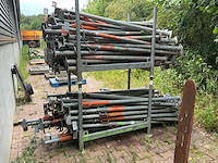 Partij schroefstempels in 2 stapelbokken - afbeelding 3 van  8