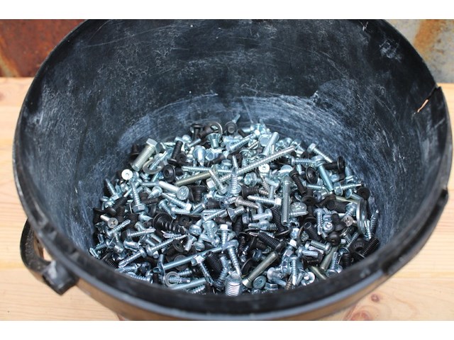 Partij schroeven ca 7000 gram - afbeelding 2 van  9