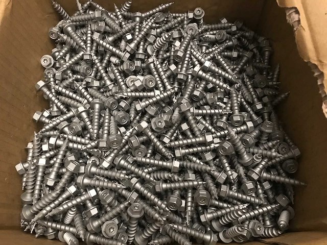 Partij schroeven en bouten - afbeelding 1 van  12