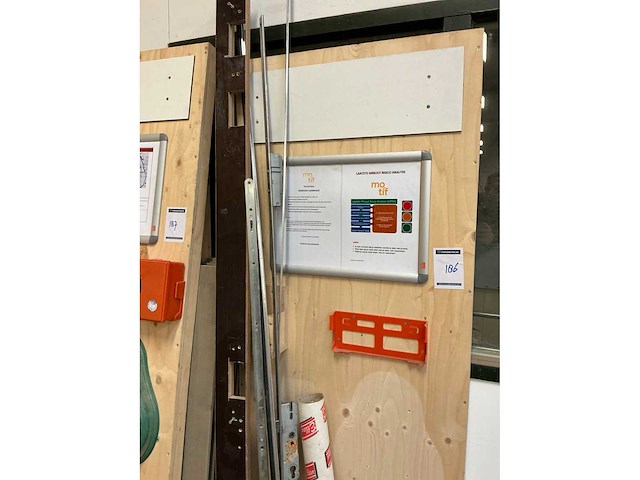 Partij schroeven en hang-en sluitwerk - afbeelding 2 van  10