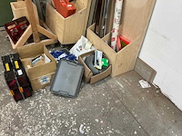 Partij schroeven en hang-en sluitwerk - afbeelding 1 van  10