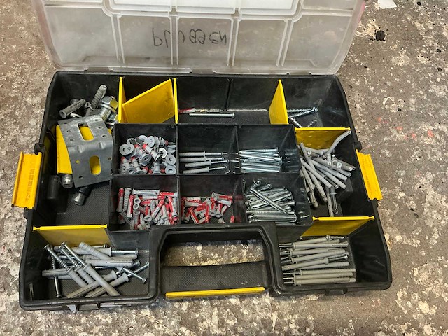 Partij schroeven en hang-en sluitwerk - afbeelding 5 van  10