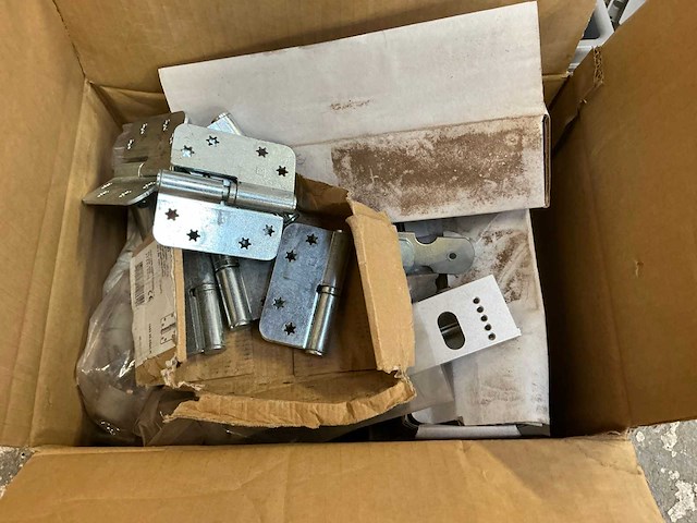 Partij schroeven en hang-en sluitwerk - afbeelding 6 van  10